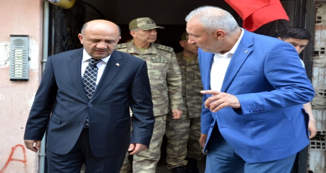 Bakan Işıktan Şehit Songül Yakutun Ailesine Taziye Ziyareti