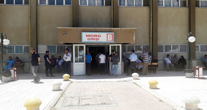 87 Yaşındaki Annesini Boğarak Öldürdü