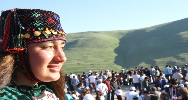 Atatürkün Siluetini İzmir Marşı Eşliğinde İzlediler
