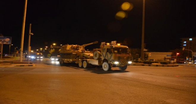 Afrin Sınırına Fırtına Obüsü Sevkiyatı Yapıldı