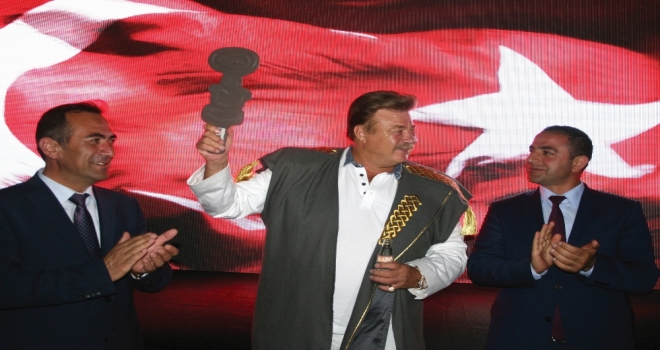 Nuri Alço Gazoz Kralı İlan Edildi