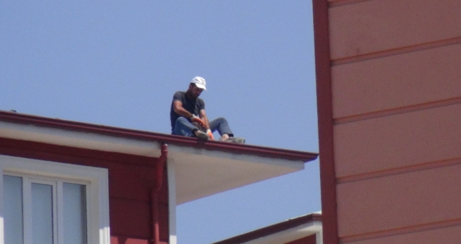 Çatıda Ölüme Meydan Okudular