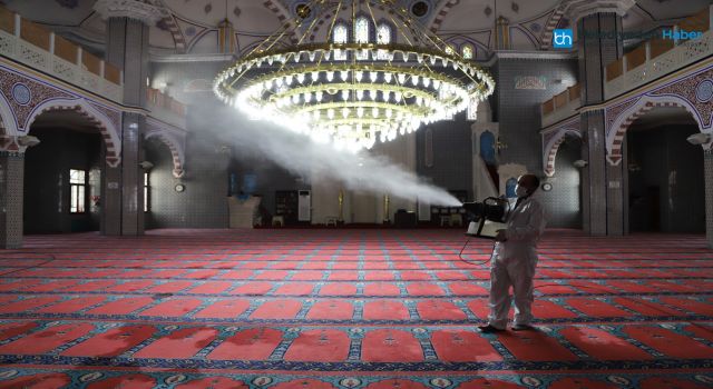 KARTAL’DA RAMAZAN AYI ÖNCESİ CAMİLER DEZENFEKTE EDİLDİ