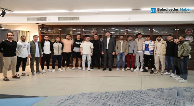 BÖLGESEL AMATÖR LİG'E YÜKSELEN KARTALSPOR'DAN BAŞKAN GÖKHAN YÜKSEL'E ZİYARET