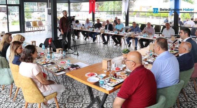 BAŞKAN YÜKSEL MUHTARLARI DİNLİYOR