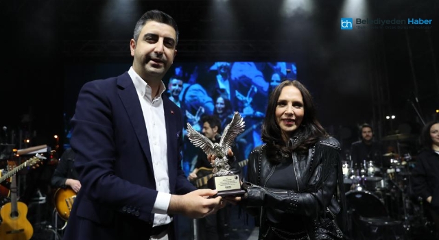 KARTAL’DA 19 MAYIS COŞKUSU, SERTAB ERENER KONSERİ İLE TAÇLANDI