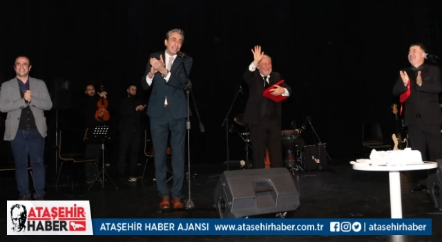 Şifa Niyetine Tiyatrosunda Altan Erkekli’ye Sahnede Büyük Süpriz!