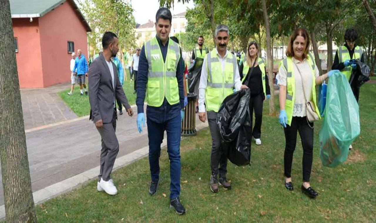 Ataşehir’de Çevre Gönüllüsü Projesi İlgi Görüyor