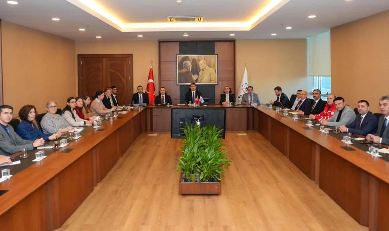 Başkan Adıgüzel ve Ekibi Gelecek Projeleri Masaya Yatırdı