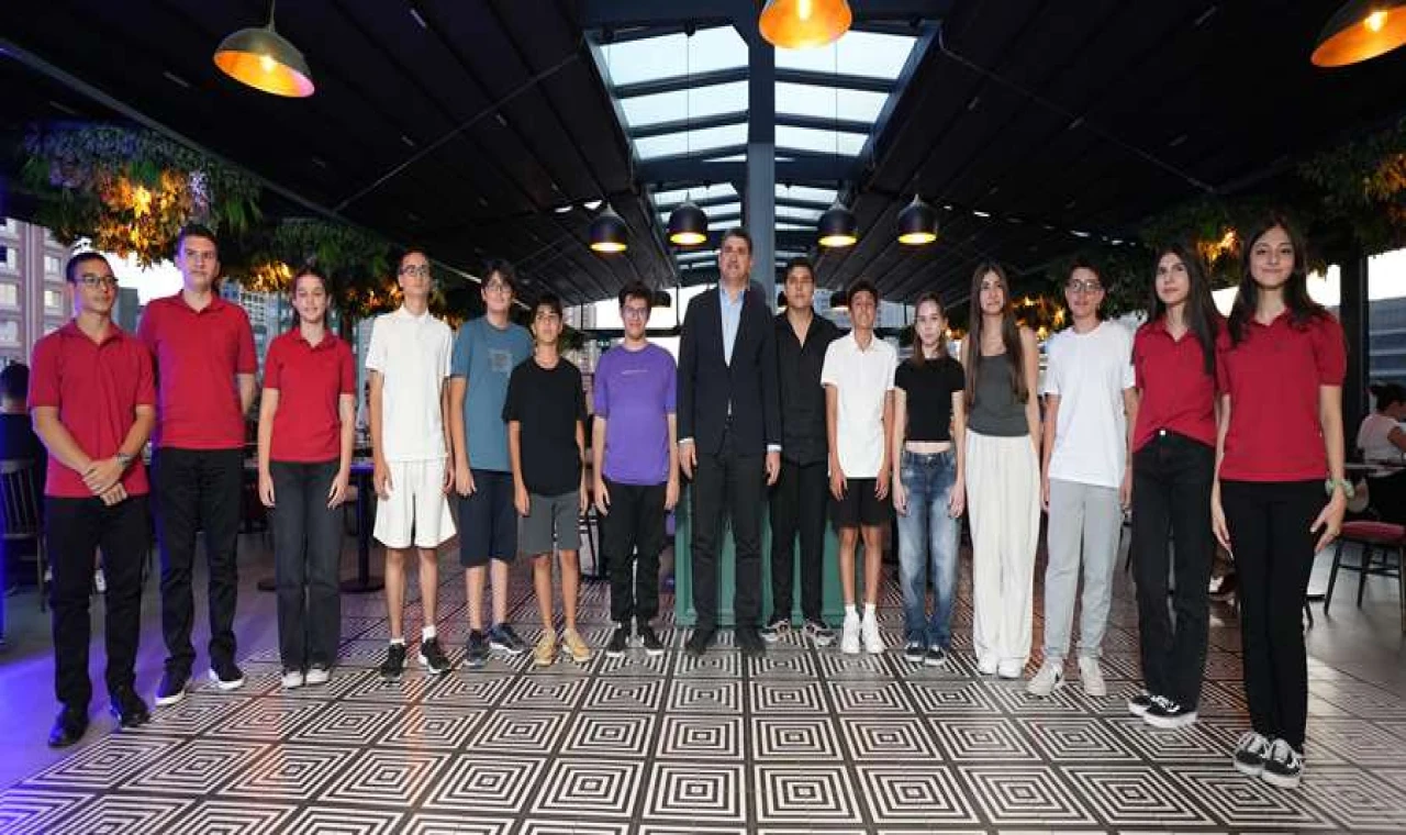 Öğrenciler Sınav Stresini Toplu Yemekle Attı