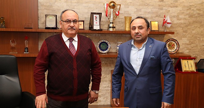 İstanbul Çorum Eğitimci ve Sanayi İş Adamları Dernek Başkanı Mehmet Karaca’dan Başkan Hasan Can’a Ziyaret