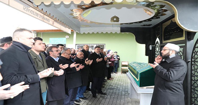 Başkan Hasan Can, Ümraniye Belediye Meclis Üyesi Selahattin Erbaşı’nın Babasının Cenazesine Katıldı