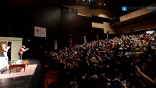 Maltepe'de Usta Sanatçılar Kapalı Gişe Oynuyor