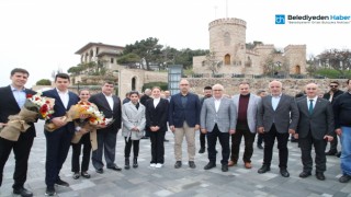 Sultanbeyli’deki STK’lar Demokrasi ve Özgürlükler Adası’nı Ziyaret Etti