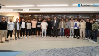 BÖLGESEL AMATÖR LİG'E YÜKSELEN KARTALSPOR'DAN BAŞKAN GÖKHAN YÜKSEL'E ZİYARET