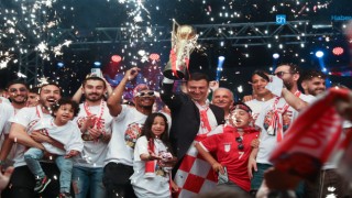 ÜMRANİYESPOR ŞAMPİYONLUĞUNU TARAFTARIYLA KUTLADI