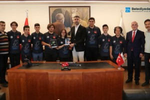 KARTAL’IN GURURU ‘GÖKTÜRKLER TAKIMI’NDAN BAŞKAN GÖKHAN YÜKSEL’E ZİYARET