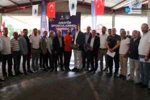 KARTAL BELEDİYESİ VE İBB’DEN AMATÖR KULÜPLERE SPOR MALZEMESİ DESTEĞİ