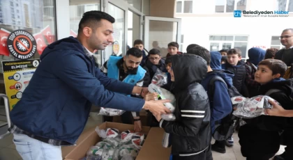 Kartal Belediyesi’nden İlçedeki Okullara Spor Malzemesi Desteği Sürüyor