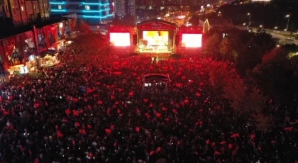 Ataşehir’de Cumhuriyet Bayramı Fener Alayı ve Sertap Erener Konseriyle Sona Erdi