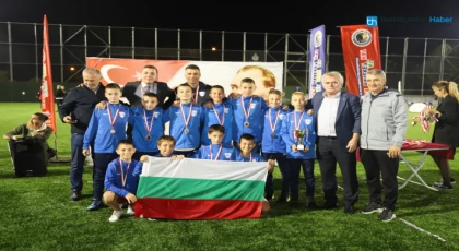 Kartal Belediyesi Cumhuriyet’in 100. Yılı Özel Futbol Turnuvası’nın Şampiyonu Kara Kartallar