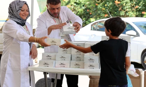 Ataşehir’de Kandil Simidi Dağıtımı Yapıldı