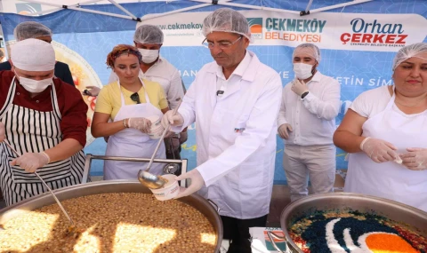 İmam ve Dede Duası Eşliğinde Çekmeköy’de Aşure Geleneği Yaşandı